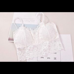 ⭐️NWOT⭐️Beautiful white Bralette!